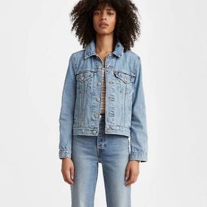 NWT Levi’s original trucker denim jacket